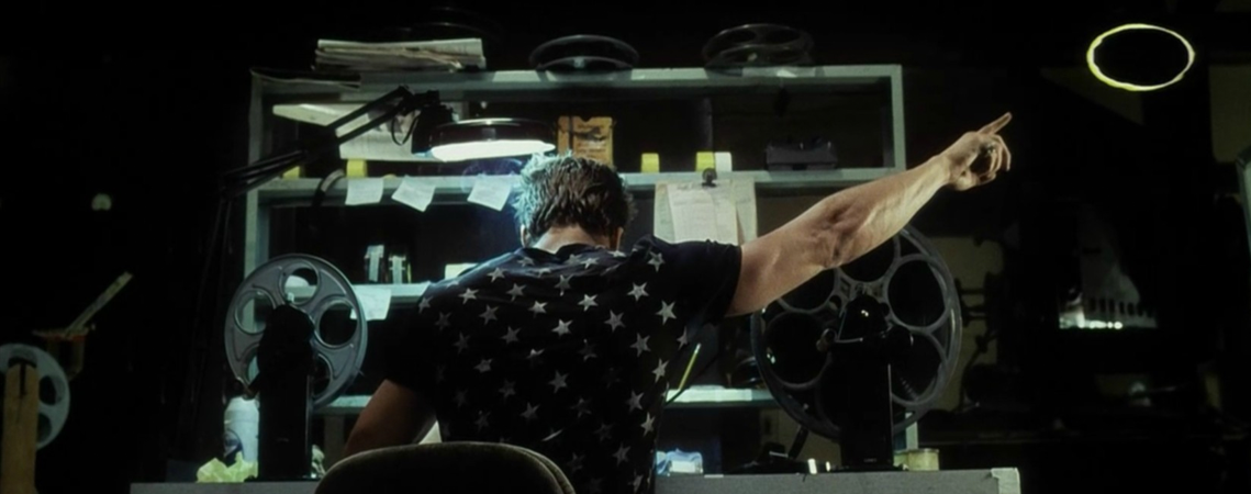 Foto de Tyler Durden trabalhando no cinema